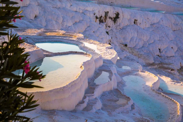 Pamukkale piscina terrazas en Hierapolis en Turquía — Foto de Stock
