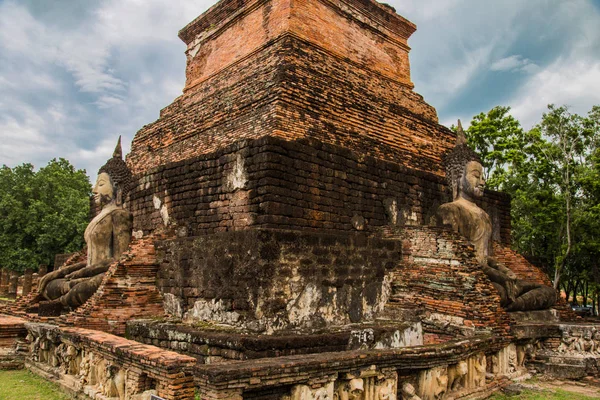 Tayland Sukhothai tarihi parkta Buddha