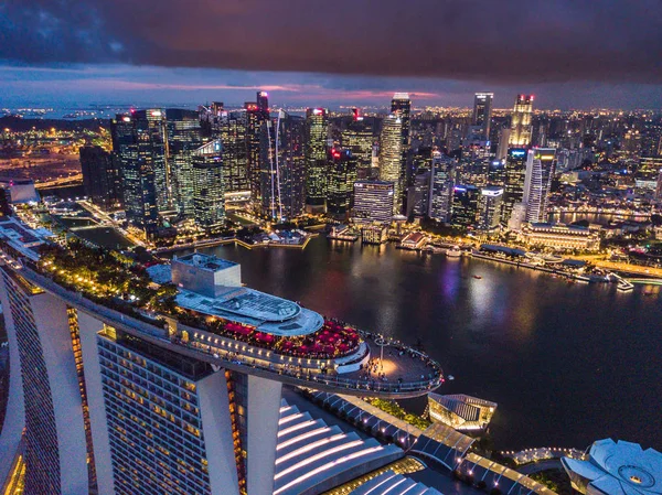 从上面欣赏滨海湾和新加坡中心 — 图库照片