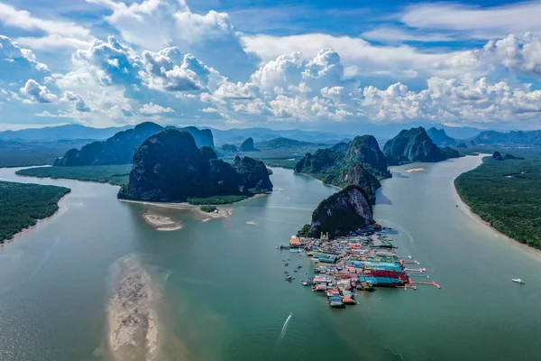 Tayland Phang Nga milli parkı Panyee Müslüman yüzen köy havadan görünümü