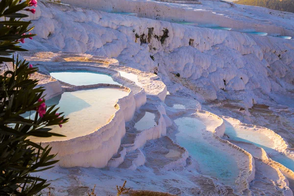 Terraços de piscina Pamukkale em Hierápolis, na Turquia — Fotografia de Stock