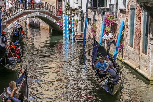 Vue sur les rues et les canaux de Venise Italie — Photo