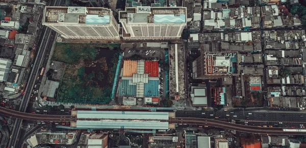 Siam ve Rachathewi geceleri Bangkok Tayland 'da görülür.