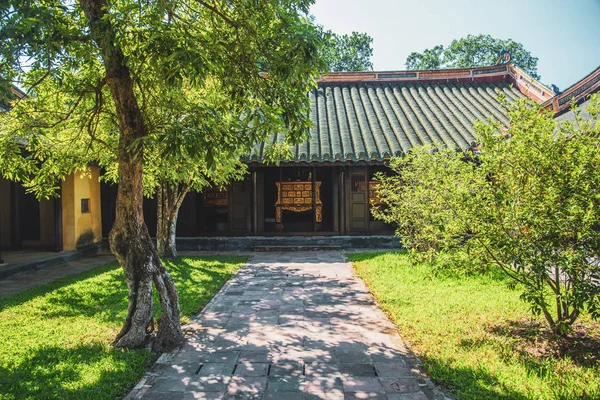 Hue imparatorluk sarayı ve Vietnam Kraliyet Mezarları