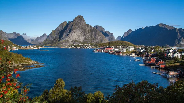Norveç'te Lofoten adalarında Reine manzarası