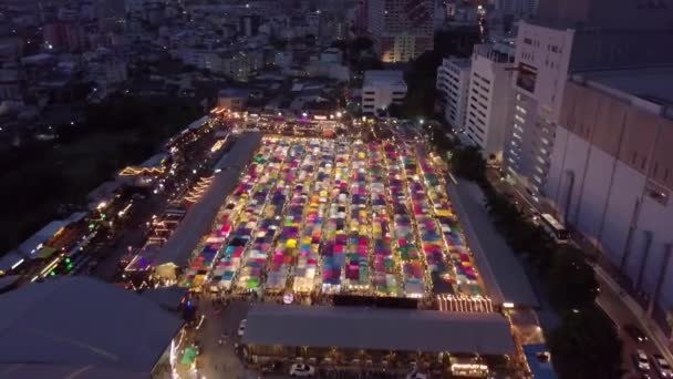 Letecký Pohled Noční Trh Rotfai Bangkoku Thajsko — Stock video