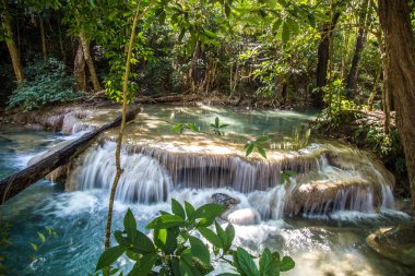 Tayland Kanchanaburi Erawan şelale manzarası