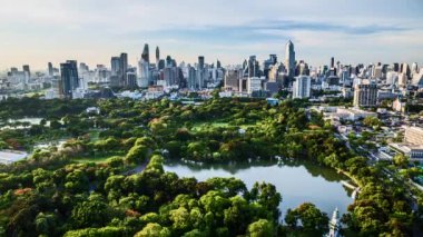 Tayland 'da Bangkok sokağı ve tapınak zamanı