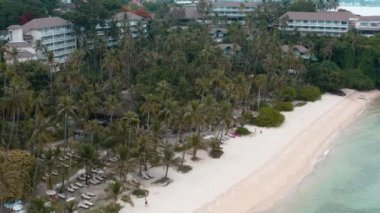 Phuket, Tayland 'da ada plajı ve yat manzarası