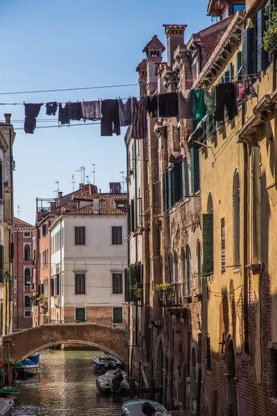 Vue sur les rues et les canaux de Venise Italie — Photo