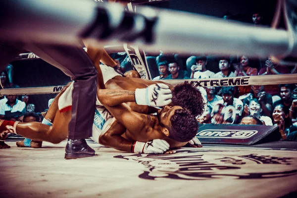 Muay thai fighting in Bangkok in Thailand — Stock Photo, Image