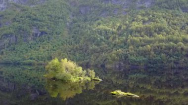 Norveç 'te Geiranger fiyort ve Lovatnet Gölü hava manzarası
