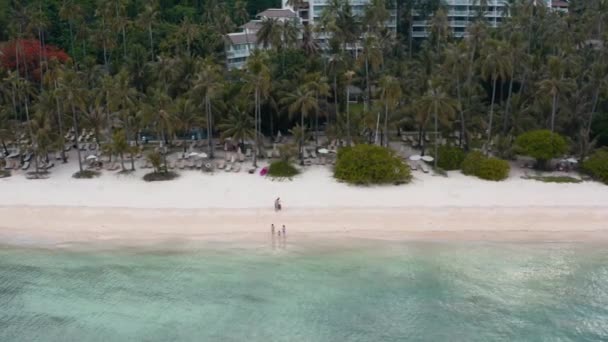 Island pláž a jachty letecký pohled v Phuket, Thajsko — Stock video