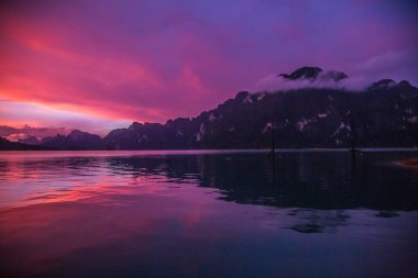 Tayland Khao Sok milli park manzarası