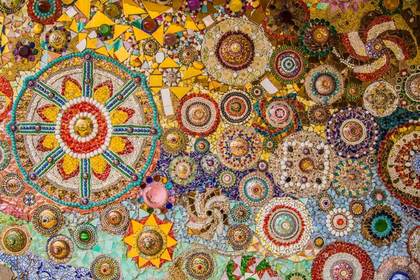 Kuzey Tayland'da 5 buda ile Phasornkaew Tapınağı