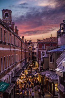 Venedik İtalya 'daki cadde ve kanalların manzarası