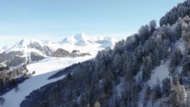 La Plagne luchtfoto in de Franse Alpen in Frankrijk — Stockvideo