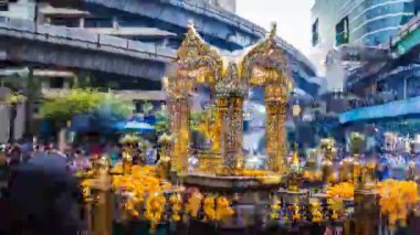 Tayland 'da Bangkok sokağı ve tapınak zamanı