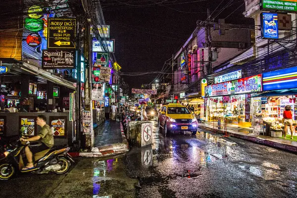 Tayland 'da Koh Samui sahilinde yangın gösterisi