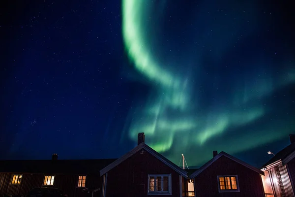 挪威罗弗顿群岛赖因上方的北极光 — 图库照片