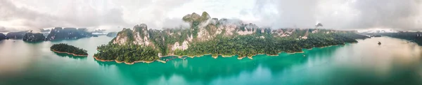 Widok na Park Narodowy Khao Sok w Tajlandii — Zdjęcie stockowe