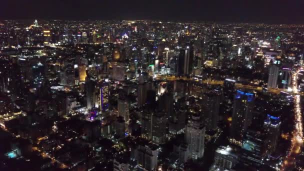 Вид с воздуха на Сукхумвит в центре Бангкока в Таиланде — стоковое видео
