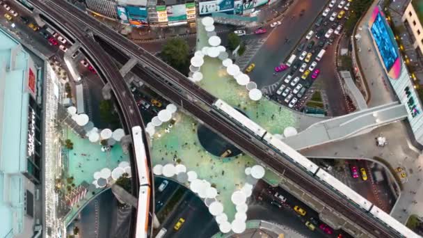 MBK, Bangkok, Tayland 'da Skywalk hava görüntüsü — Stok video
