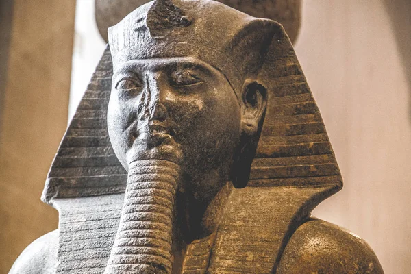 Louvre piramidi ve Müzesi, Paris, Fransa