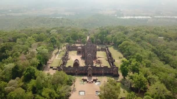 Vista aérea del Parque Histórico Phanom Rung en Buriram, Tailandia — Vídeo de stock