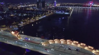 Bana Hills, Fransız köyü ve Orta Vietnam 'daki Altın Köprü