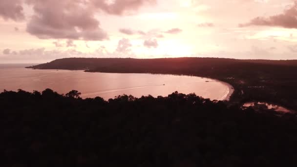 Koh Rong Island en het strand luchtfoto in Cambodja — Stockvideo