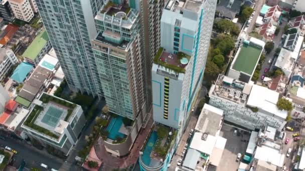 Sukhumvit luchtfoto uitzicht in het centrum van Bangkok in Thailand — Stockvideo