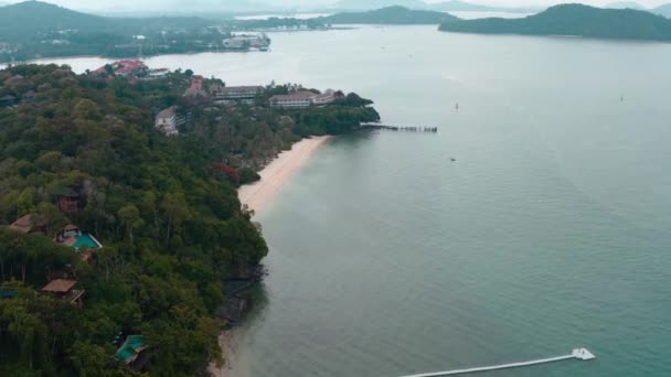 Willa i klub plażowy widok z lotu ptaka, Phuket, Tajlandia — Wideo stockowe