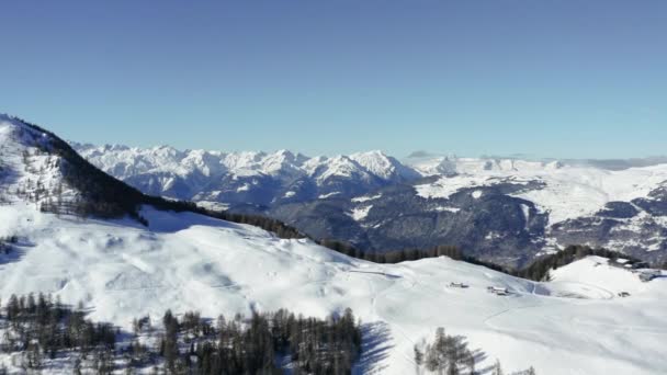 La Plagne вид с воздуха во французских Альпах во Франции — стоковое видео