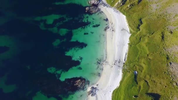 Lofotenské ostrovy a letecký výhled na pláž v Norsku — Stock video