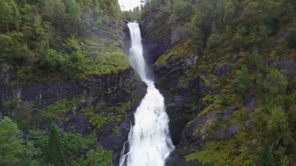 挪威卑尔根瀑布空中景观 — 图库视频影像