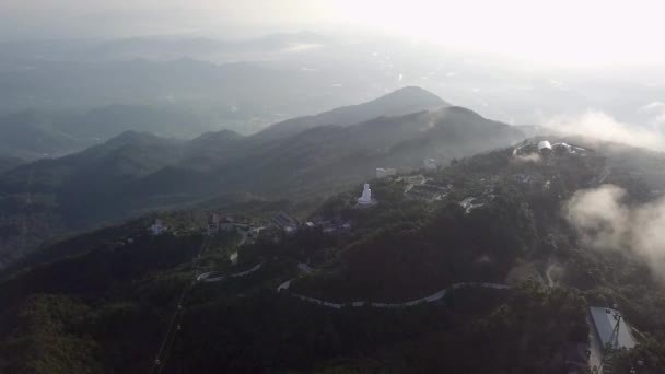 Bana Hills, französisches Dorf und Goldene Brücke in Zentralvietnam — Stockvideo