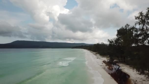 Koh Rong νησί και παραλία με εναέρια θέα στην Καμπότζη — Αρχείο Βίντεο