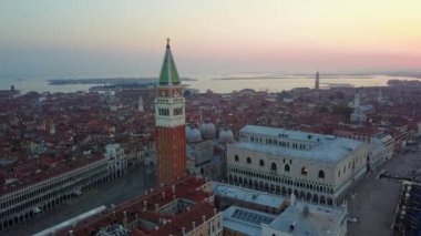 İtalya 'da gün doğumunda Venedik hava manzarası