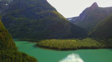 Norveç 'te Geiranger fiyort ve Lovatnet Gölü hava manzarası