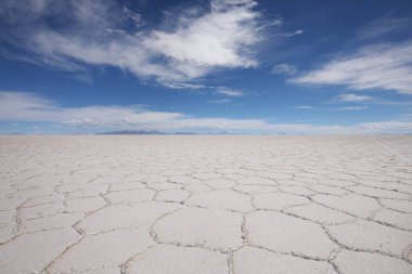 Salar de Uyuni, Bolivya'nın güneybatısında And Lar arasında