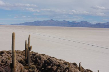 Salar de Uyuni, Bolivya'nın güneybatısında And Lar arasında