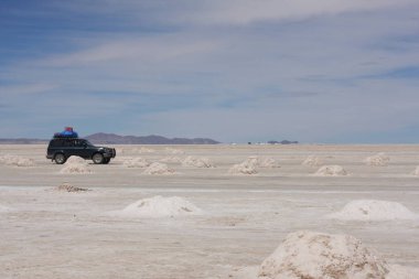 Salar de Uyuni, Bolivya'nın güneybatısında And Lar arasında