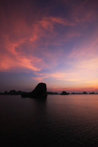 Widoki na zatokę Halong z Cruise, w Wietnamie — Zdjęcie stockowe