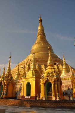 Myanmar'da eski Bagan tapınağı ve harabeleri