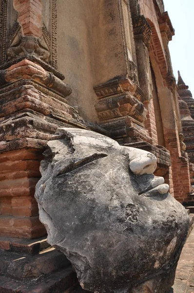 Ancien temple Bagan et ruines au Myanmar — Photo