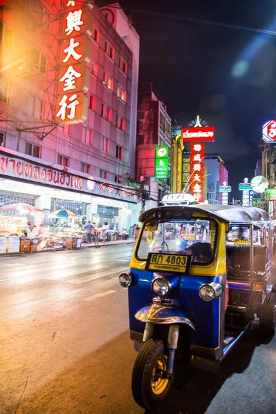 Chinatown, Bangkok, Tayland Tuk Tuk gece manzarası