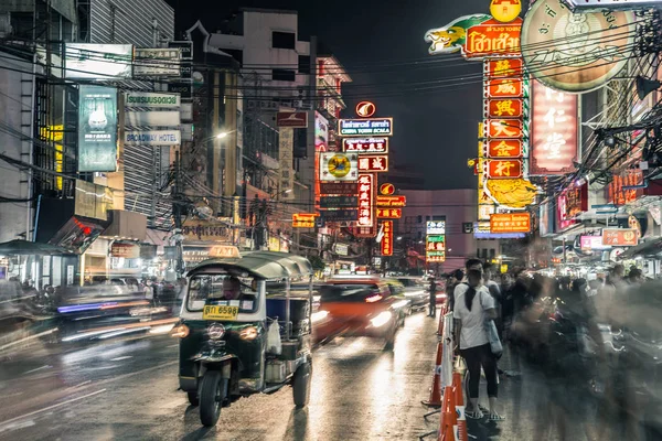 Chinatown, Bangkok, Tayland Tuk Tuk gece manzarası