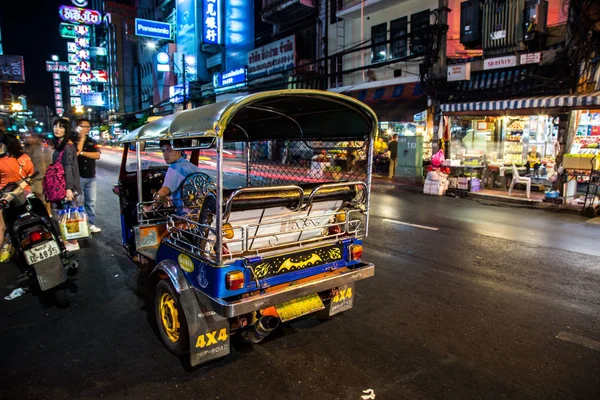 Chinatown, Bangkok, Tayland Tuk Tuk gece manzarası