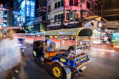 Chinatown, Bangkok, Tayland Tuk Tuk gece manzarası
